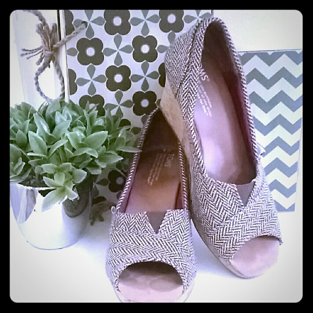 TOMS wedges